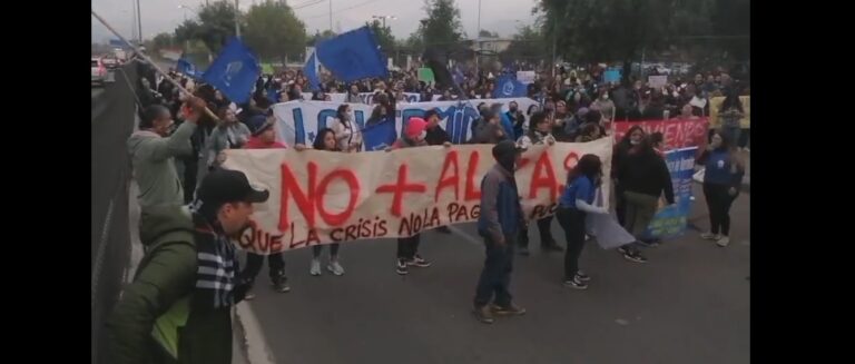 “No + Alzas” es la consigna que movilizó esta mañana a vecinos de Lo Hermida y podría ser el inicio de más protestas por el alto costo de la vida en Chile