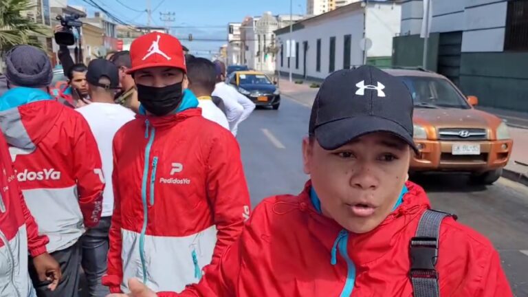 IMPRESENTABLE !! En Iquique, repartidores venezolanos  sin licencia, sin documentación anuncian paro porque Carabineros los fiscalizan: “No estamos haciendo nada malo….”