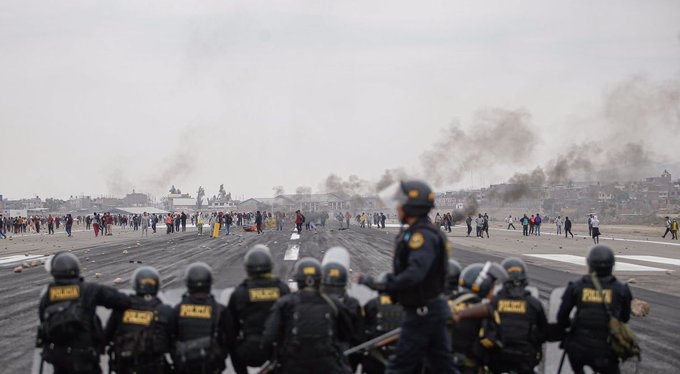 Escala la crisis en Perú: Manifestaciones dejan al menos dos muertos y 30 heridos