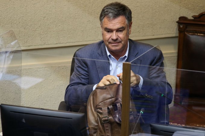 Senador Ossandón va contra la corriente y dice que no se restará de la mesa de seguridad