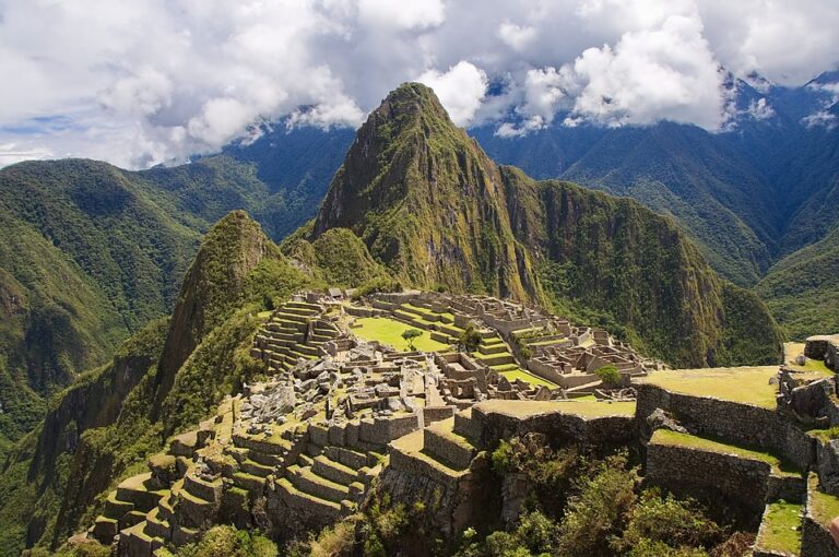Crisis Perú: Cierran indefinidamente Machu Picchu por las protestas