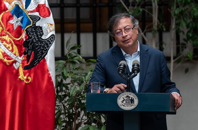 Gustavo Petro interrumpe su visita en Chile por derrumbe en Colombia