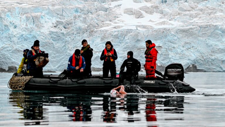 Bárbara Hernández realizó el nado más largo de la historia en aguas de la Antártida