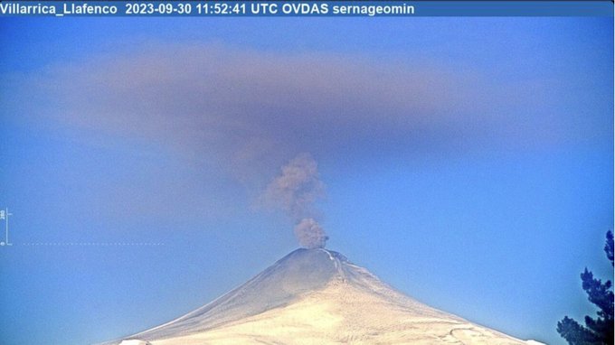 Sernageomin informa de aumento de material piroclástico del volcán Villarrica