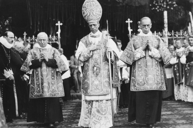 Publicación del Corriere hace temblar al Vaticano: «Pío XII sabía del Holocausto: la prueba en una carta escrita en 1942 por un jesuita alemán»