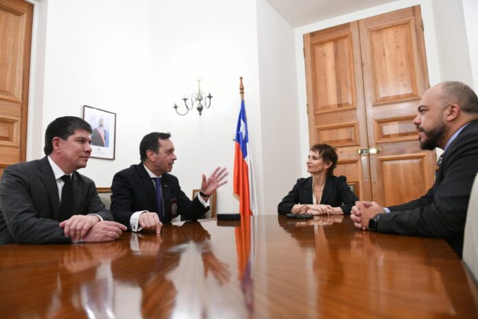 eduardo-cerna-reunido-con toha-monsalve-vergara