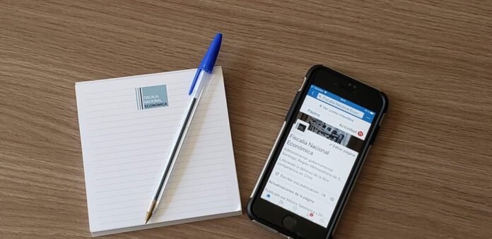 Libreta-FNE-y-celular-1024x498