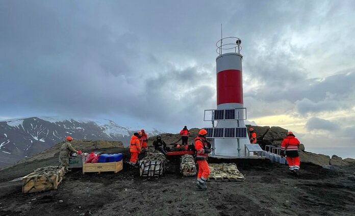 Faro Piloto Pardo isla Decepcion 21-03-2025