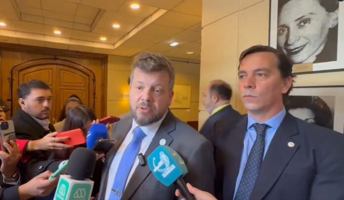 GsYJN53WgAE7hHg Diputados Johannes Kaiser y Critián Labbé