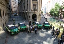 Gobierno Regional entrega vehículos blindados a Carabineros y alcalde Independencia no quedó contento