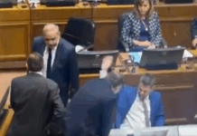 Fuerte discusión entre Espinoza y Manouchehri en plena AC contra Ulloa