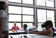 Suiza y Finlandia incorporan inteligencia artificial y tecnología en clases: la tendencia que comienza a influir en colegios chilenos