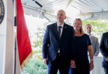 Embajador de EEUU acusa a Pdte Boric de cortar colaboración con Trump por diferencias ideológicas