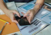 Estafa que usa celular como garantía de préstamo se expande por América Latina