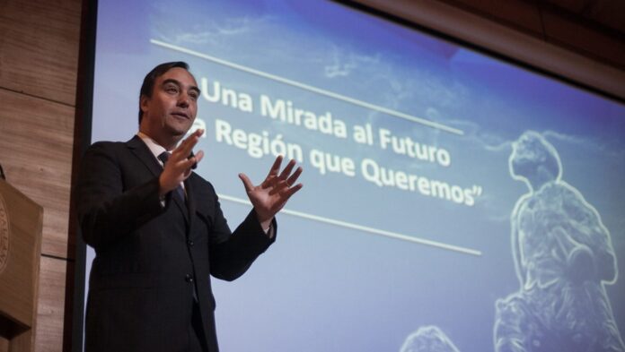 Gobernador de Magallanes Jorge Flies