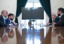 Pdte. Boric suspende agenda sabatina y se reúne con ministros ante crisis en Venezuela