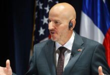 Embajador de EEUU calificó de ridículas declaraciones de ministra Vallejo y amenaza continuidad de Visa Waiver